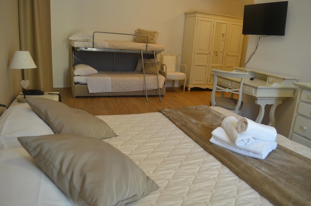 Hotel RivaMia Buitenkant foto